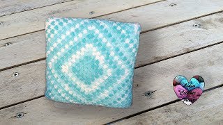 Coussin granny crochet super facile [upl. by Neros]