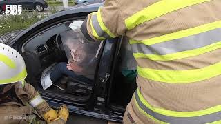 ONGEVAL MET BEKNELLING  BRANDWEER  UITRUK  PRIO 1  CAR CRASH  DUTCH FIREFIGHTERS [upl. by Kora]